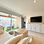 Apartman Beautiful 3-bedroom - Walking Distance To Beaches - Swimming Pool - Parking