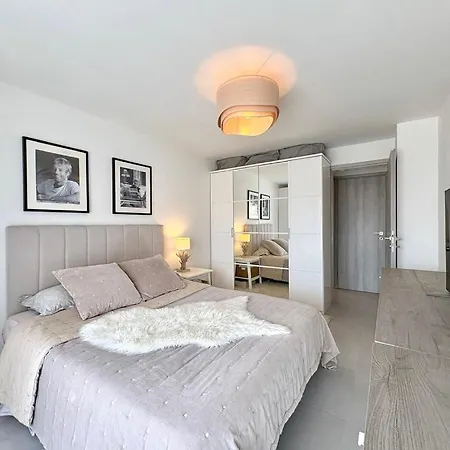 Apartamento Beautiful 3-bedroom - Walking Distance To Beaches - Swimming Pool - Parking