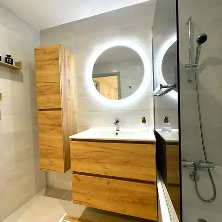 Beautiful 3-bedroom - Walking Distance To Beaches - Swimming Pool - Parking Appartement Antibes