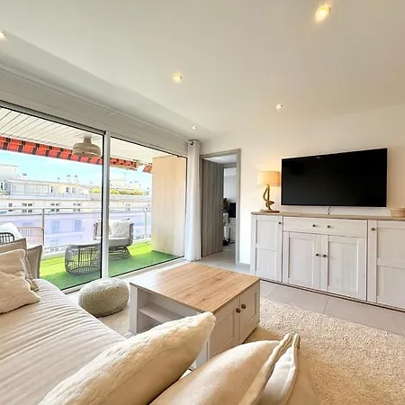 Apartment Beautiful 3-bedroom - Walking Distance To Beaches - Swimming Pool - Parking